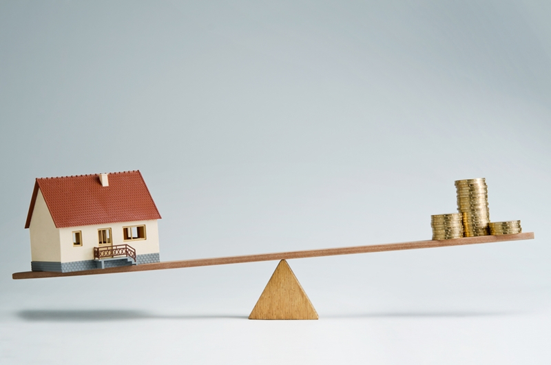 If you're looking to buy in Sydney, it's worth noting the difference between mortgage rates and the official cash rate.